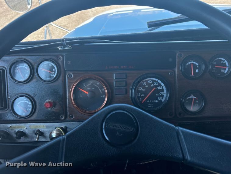 image for item EG1422 2004 Freightliner  fuel truck