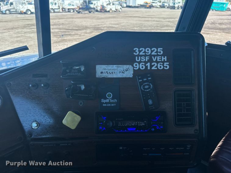 image for item EG1422 2004 Freightliner  fuel truck