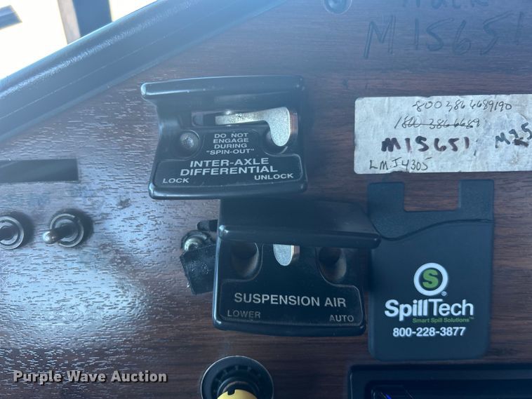 image for item EG1422 2004 Freightliner  fuel truck