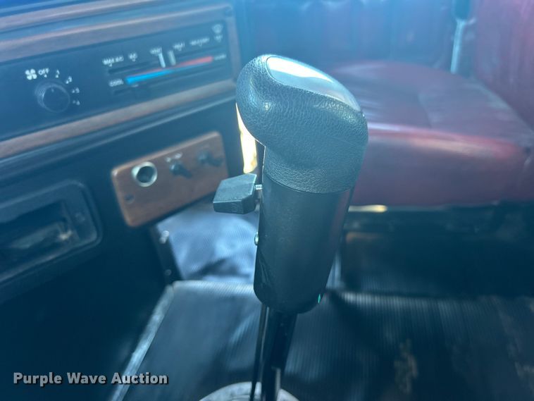 image for item EG1422 2004 Freightliner  fuel truck