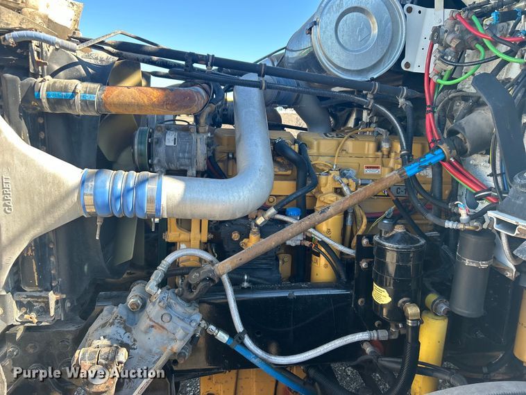 image for item EG1422 2004 Freightliner  fuel truck