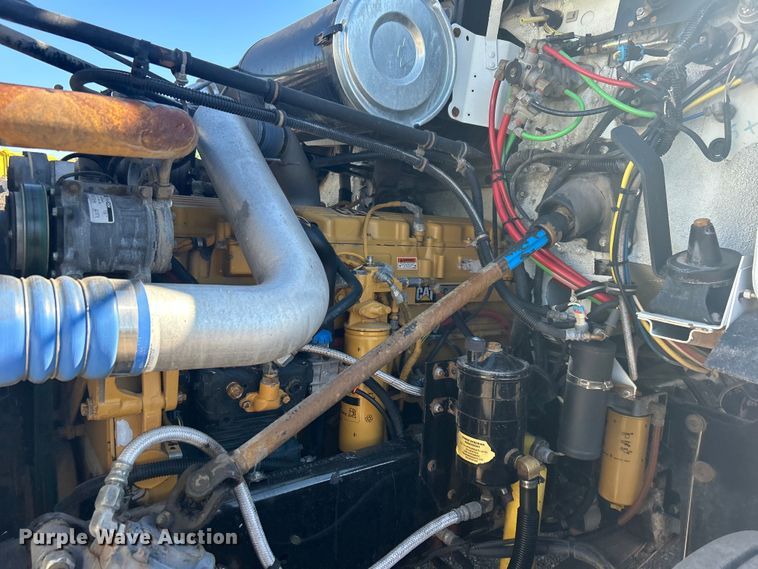 image for item EG1422 2004 Freightliner  fuel truck