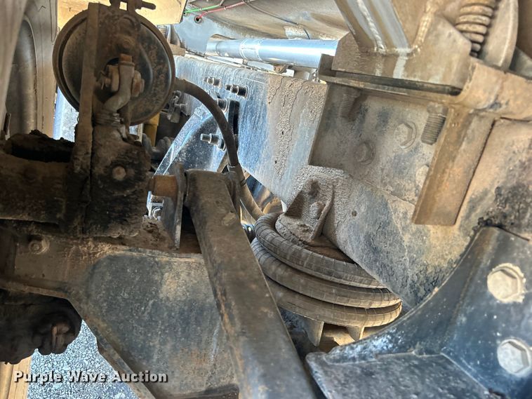 image for item EG1422 2004 Freightliner  fuel truck