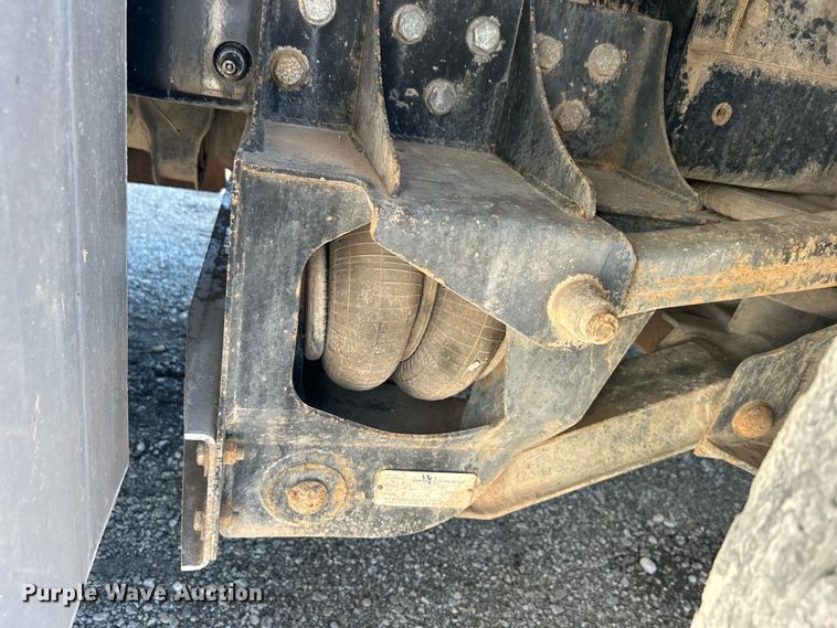 image for item EG1422 2004 Freightliner  fuel truck