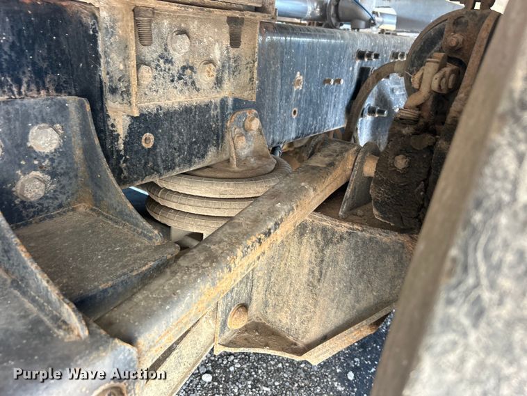 image for item EG1422 2004 Freightliner  fuel truck