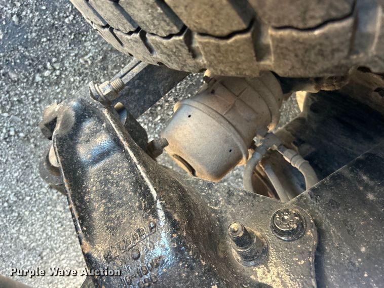 image for item EG1422 2004 Freightliner  fuel truck