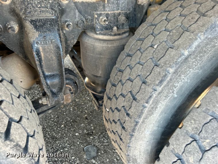 image for item EG1422 2004 Freightliner  fuel truck