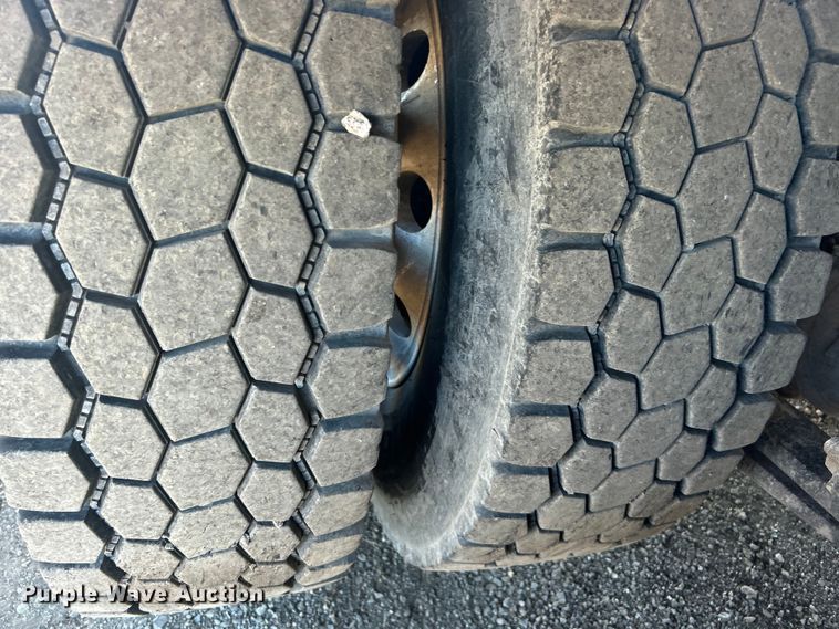 image for item EG1422 2004 Freightliner  fuel truck