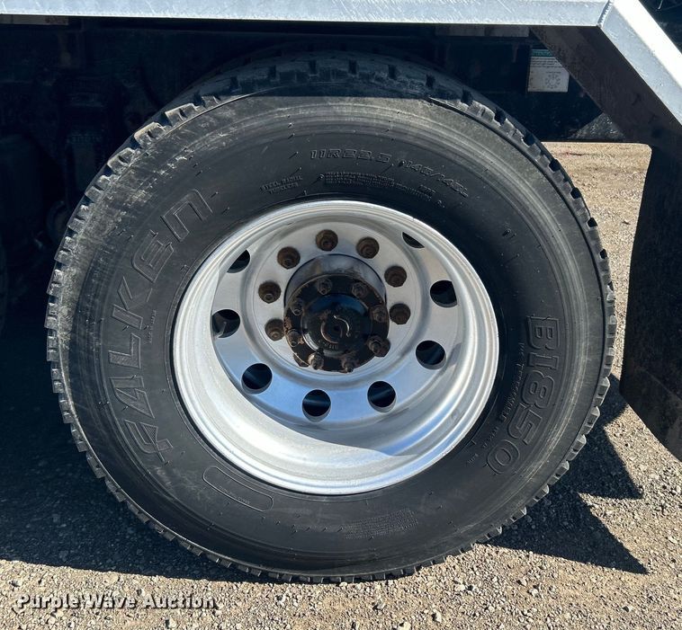 image for item EG1422 2004 Freightliner  fuel truck