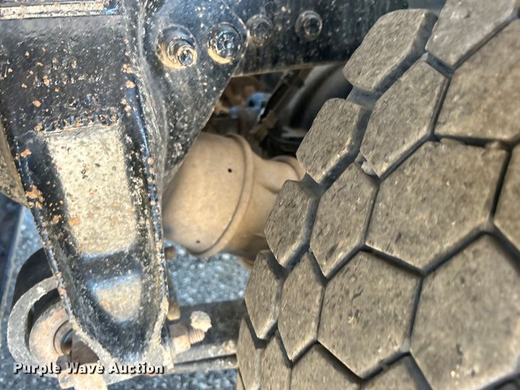 image for item EG1422 2004 Freightliner  fuel truck