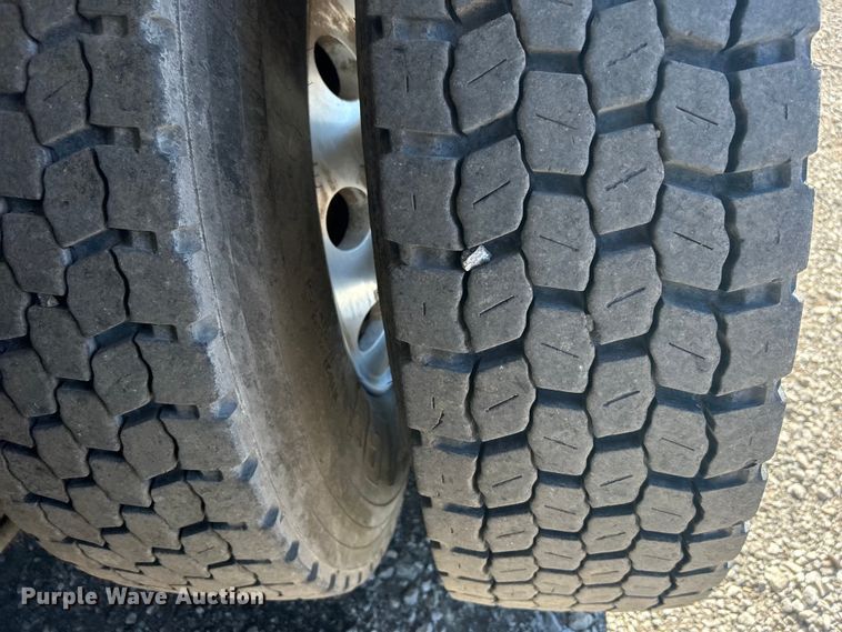 image for item EG1422 2004 Freightliner  fuel truck