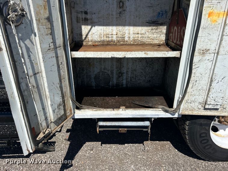 image for item EG1427 2010 International  7400 SBA utility / service truck