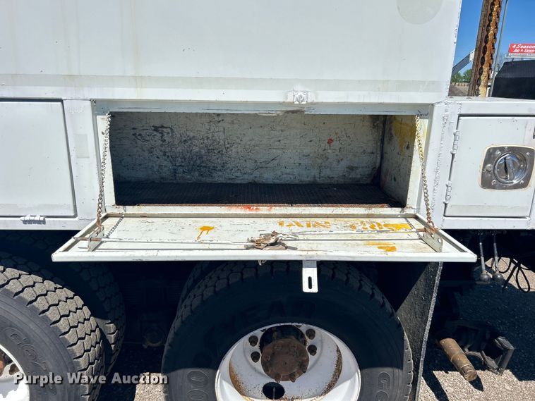 image for item EG1427 2010 International  7400 SBA utility / service truck