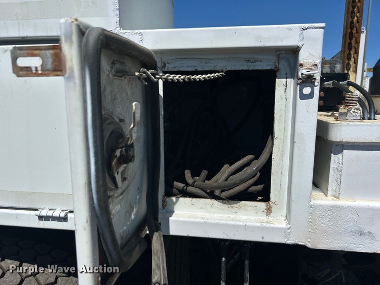 image for item EG1427 2010 International  7400 SBA utility / service truck