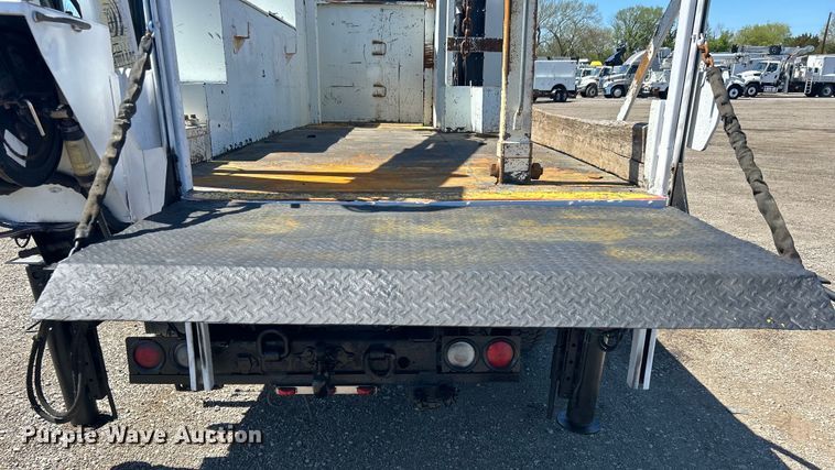 image for item EG1427 2010 International  7400 SBA utility / service truck