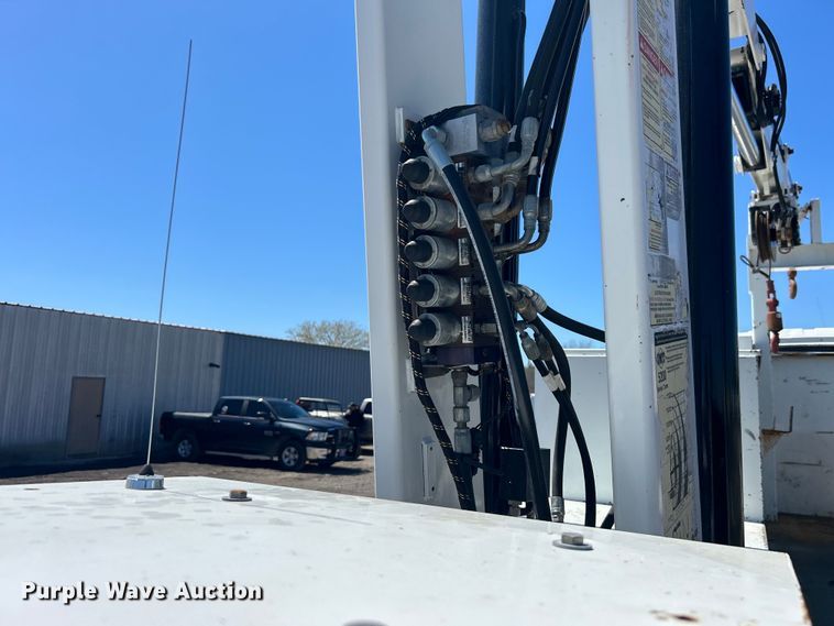 image for item EG1427 2010 International  7400 SBA utility / service truck