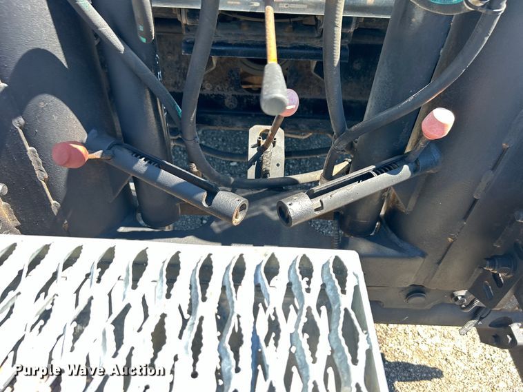 image for item EG1427 2010 International  7400 SBA utility / service truck