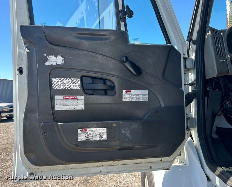 image for item EG1427 2010 International  7400 SBA utility / service truck