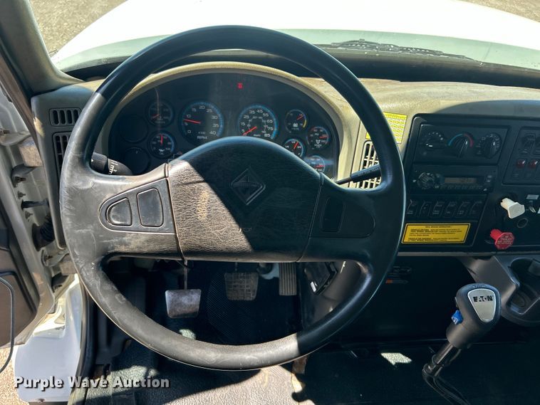 image for item EG1427 2010 International  7400 SBA utility / service truck