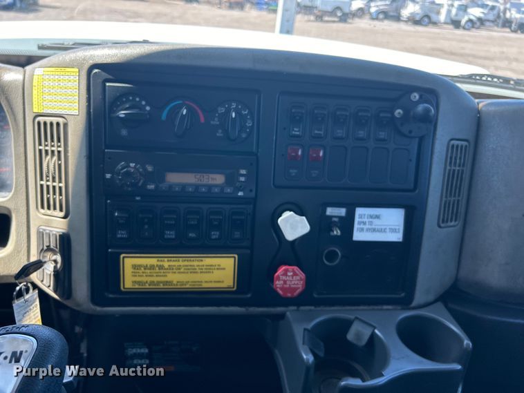 image for item EG1427 2010 International  7400 SBA utility / service truck