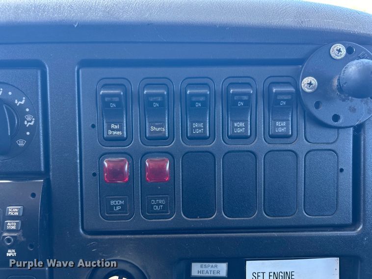 image for item EG1427 2010 International  7400 SBA utility / service truck