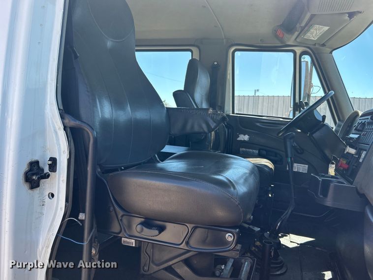 image for item EG1427 2010 International  7400 SBA utility / service truck