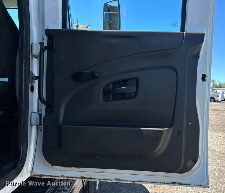 image for item EG1427 2010 International  7400 SBA utility / service truck