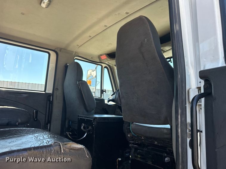 image for item EG1427 2010 International  7400 SBA utility / service truck