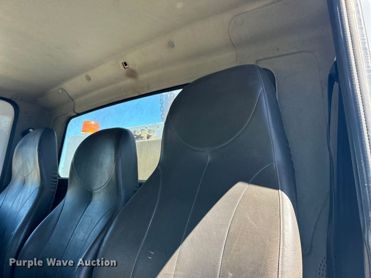 image for item EG1427 2010 International  7400 SBA utility / service truck