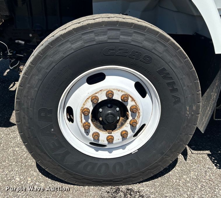 image for item EG1427 2010 International  7400 SBA utility / service truck