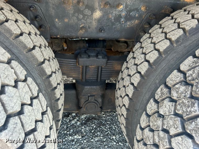 image for item EG1427 2010 International  7400 SBA utility / service truck