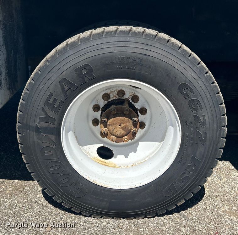 image for item EG1427 2010 International  7400 SBA utility / service truck