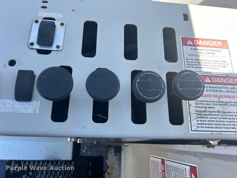 image for item EG1428 2010 Freightliner  Business Class M2 crane truck