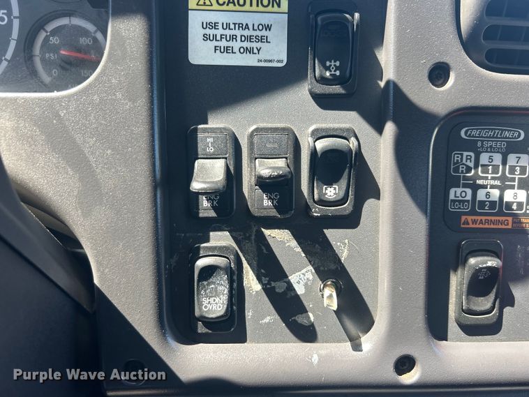 image for item EG1428 2010 Freightliner  Business Class M2 crane truck