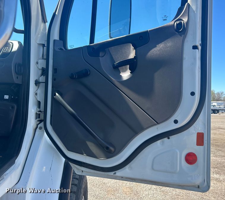 image for item EG1428 2010 Freightliner  Business Class M2 crane truck