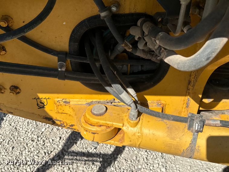 image for item EH3854 2013 John Deere 772G motor grader