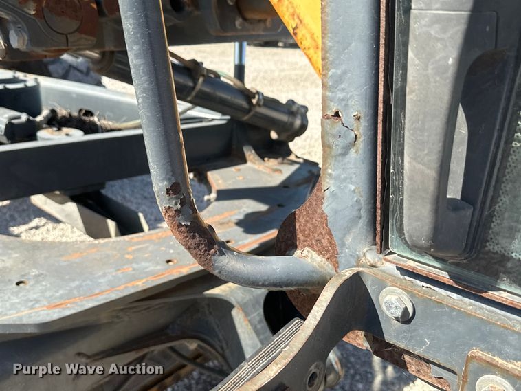 image for item EH3854 2013 John Deere 772G motor grader