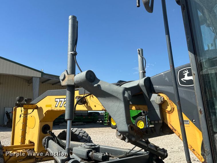 image for item EH3854 2013 John Deere 772G motor grader