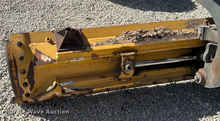 image for item EH3854 2013 John Deere 772G motor grader