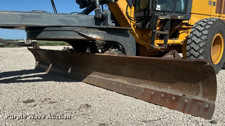 image for item EH3854 2013 John Deere 772G motor grader