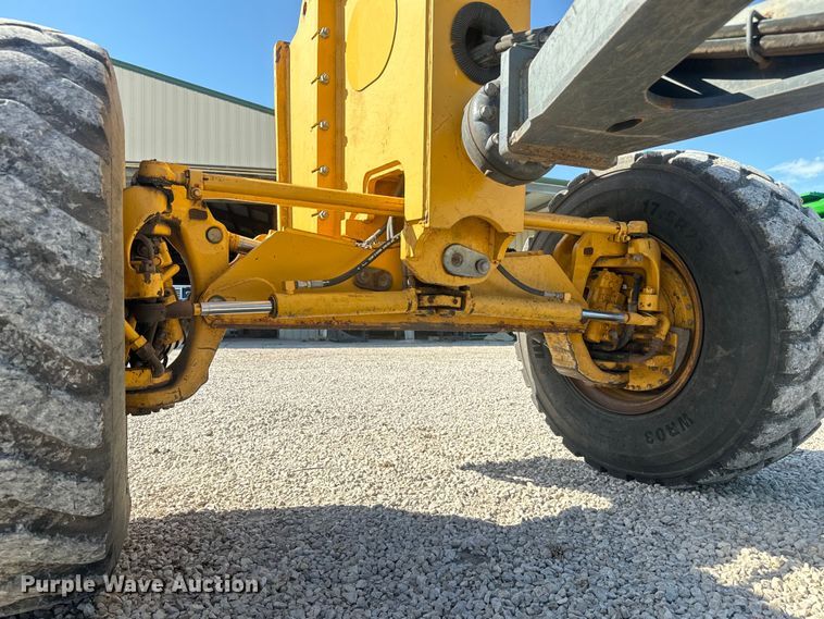 image for item EH3854 2013 John Deere 772G motor grader