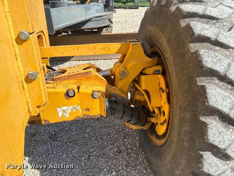 image for item EH3854 2013 John Deere 772G motor grader