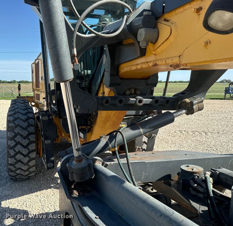 image for item EH3854 2013 John Deere 772G motor grader