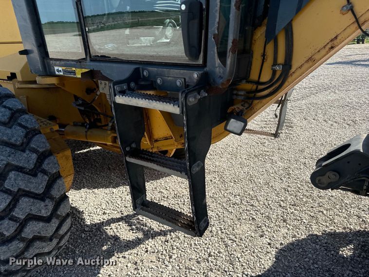 image for item EH3854 2013 John Deere 772G motor grader