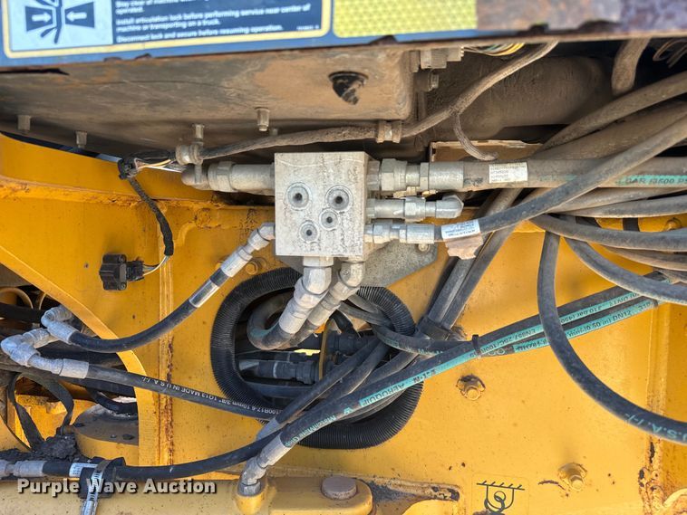 image for item EH3854 2013 John Deere 772G motor grader