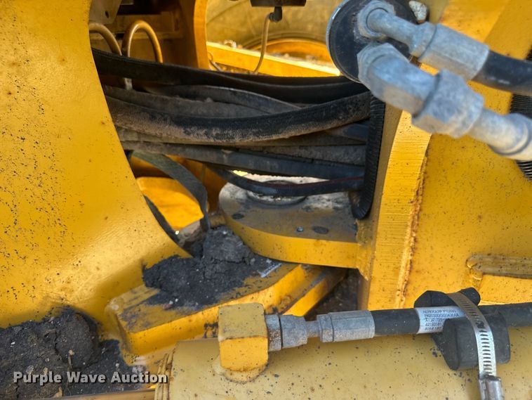 image for item EH3854 2013 John Deere 772G motor grader