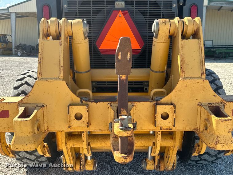 image for item EH3854 2013 John Deere 772G motor grader