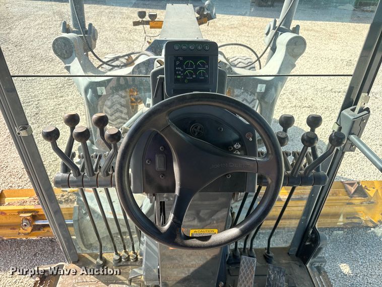 image for item EH3854 2013 John Deere 772G motor grader