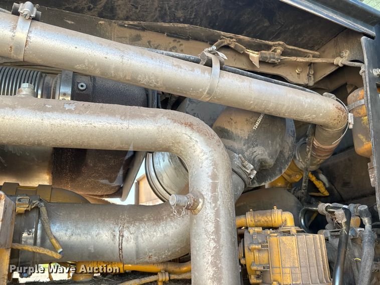 image for item EH3854 2013 John Deere 772G motor grader