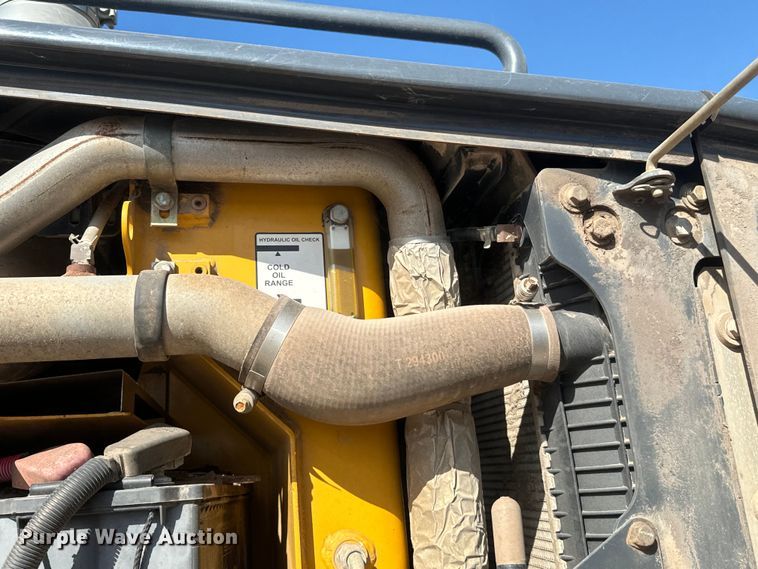 image for item EH3854 2013 John Deere 772G motor grader